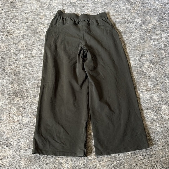 Lululemon women’s Wide-Leg sweatPants - size 12 - army green - Picture 4 of 5